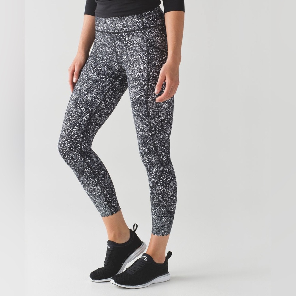 Lululemon Tight Stuff‎ Tight II Splatter White Black / Black Size 8 - Picture 2 of 12